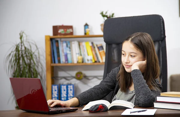 Learning Distance Home School — Stock Photo, Image