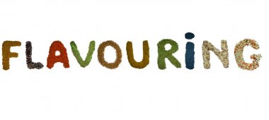        İzole kelime Düzenliyici renkli baharatlar, baharat ve otlar ile kaplı olduğu