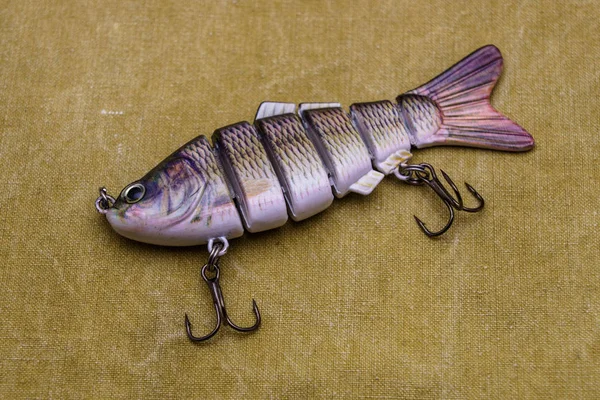 Приманка для риболовлі на фоні смоли. Складна риболовля wobbler . — стокове фото