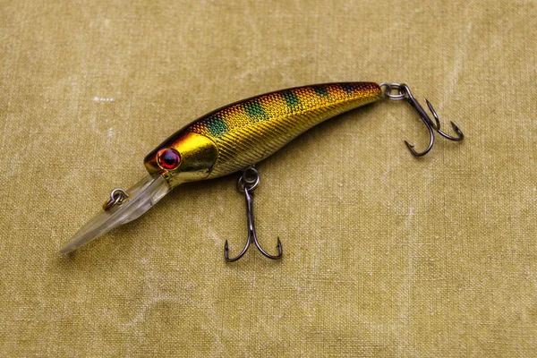 Приманка для рыбалки на брезентовом фоне. Колебатели разных цветов . — стоковое фото