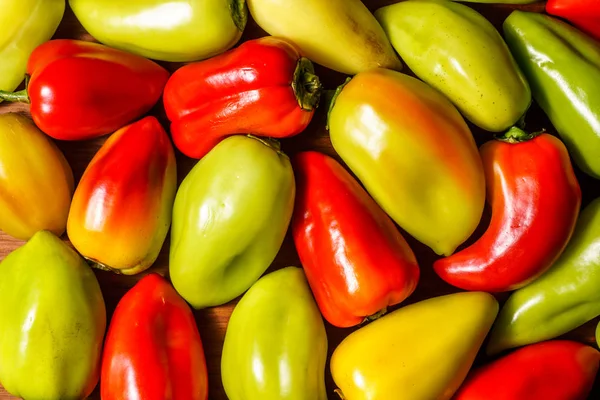 renkli biber, doğal arka plan.