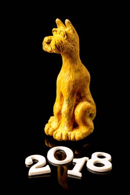 Hamuru şekil köpek. Çin yeni yılı Festival ayarı beyaz arka planda köpek. 2018 köpek Çince ay zodyak takvim yılıdır. Yeni yılda Doğu takvim - in belgili tanımlık köpek yıl