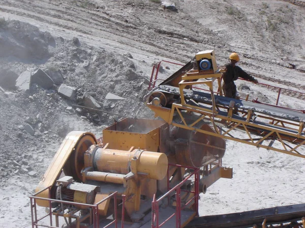 Crusher Maintenance Iron Ore Crushing — Stock Photo, Image