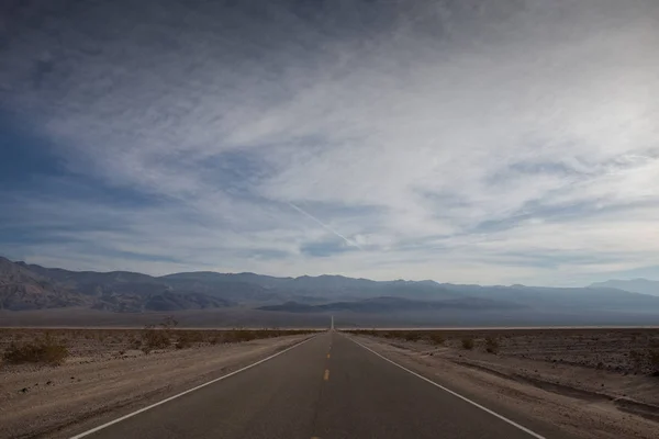 Camino en el parque nacional del Valle de la Muerte —  Fotos de Stock