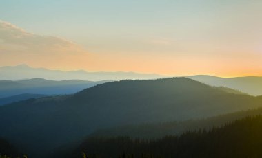 güzel Ukrayna Karpatlar. doğa, manzara, gün batımı ve Ukrayna'nın başlıyor