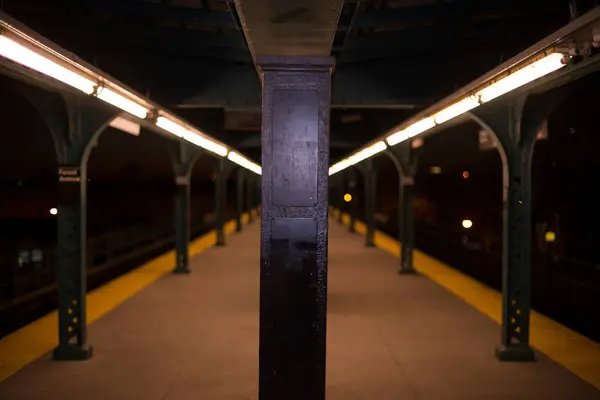 Προβολή της πλατφόρμας του μετρό — Φωτογραφία Αρχείου
