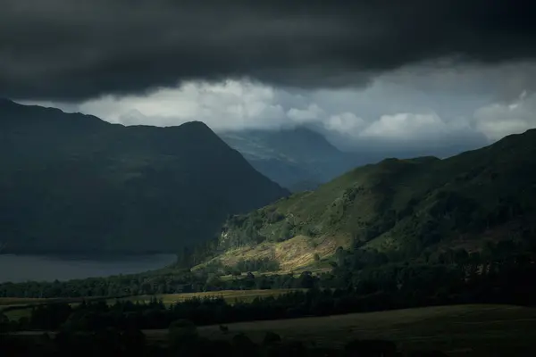 Ullswater e nuvens de tempestade — Fotografia de Stock