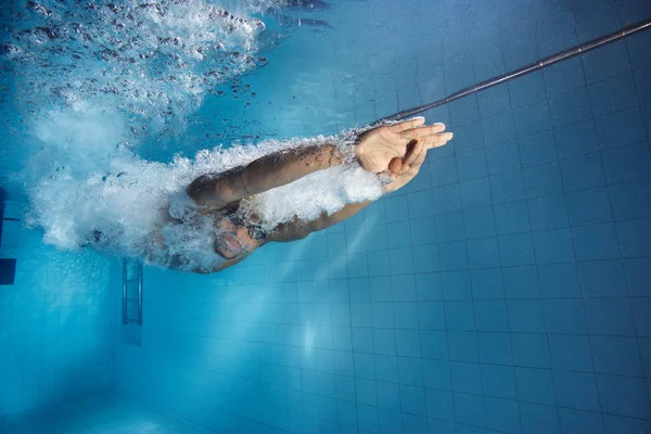 Nadador Buceando Piscina — Foto de Stock