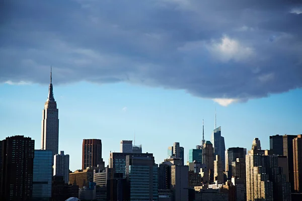 Cityscape of New York under cloud — Stock Photo, Image