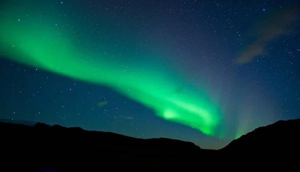 Aurores boréales dans le ciel nocturne — Photo