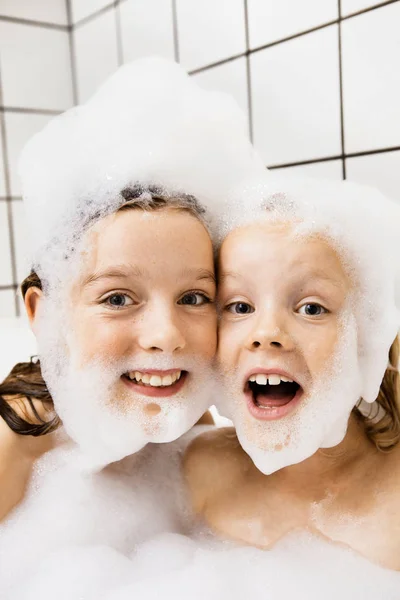 Kinder Spielen Mit Blasen Der Badewanne Selektiver Fokus — Stockfoto