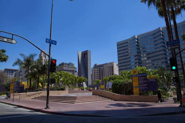 アメリカ ロサンゼルスのダウンタウンの交通信号 — ストック写真