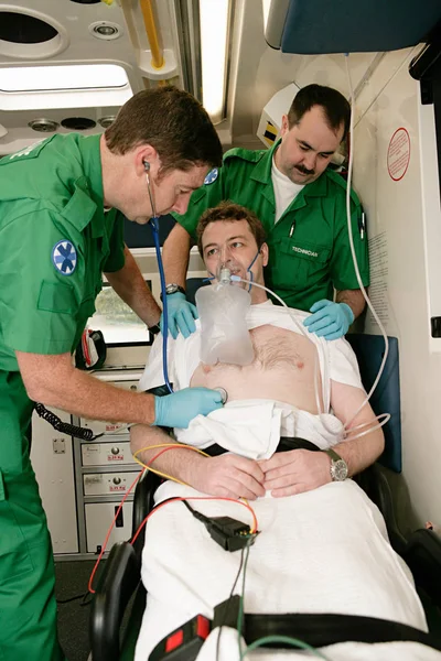 Ambulance Technici Pečující Pacienta — Stock fotografie