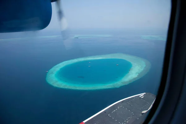 Вид с воздуха на тропический коралловый риф — стоковое фото