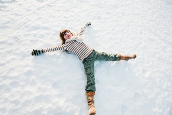 Girl Making Snow Angel — Stock Photo, Image