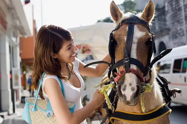 Jovem Mulher Cavalo — Fotografia de Stock