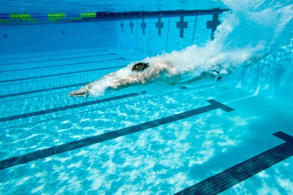 Man Training Pool Underwater — Stock Photo, Image