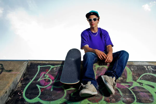 Young Man Skateboard — Stock Photo, Image