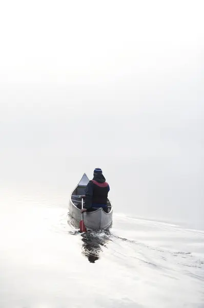 Rear View Man Kayaking Morning Mist — Stock Photo, Image
