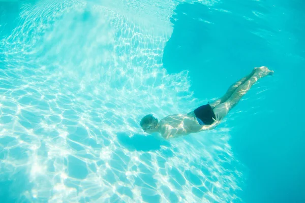 Hombre Con Gafas Nadando Piscina — Foto de Stock