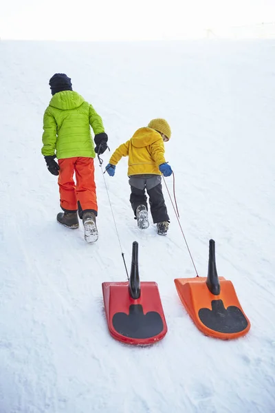 Kinder Spielen Schnee — Stockfoto