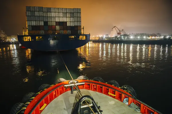 Tugboat Manoeuvreren Cargo Ship Harbor Night Tacoma Washington Verenigde Staten — Stockfoto
