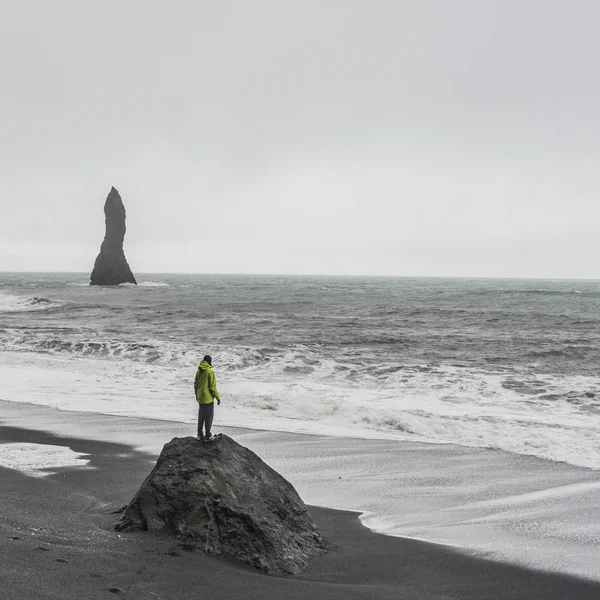 Young Male Tourist Looking Out Sea Rock Formation Reynisfjara Iceland — Stock Photo, Image
