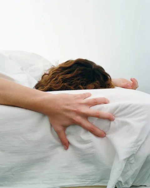 Una Mujer Teniendo Una Pesadilla — Foto de Stock