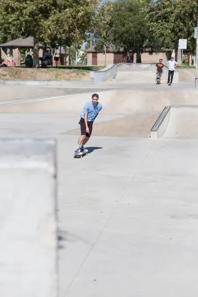 Jeune Homme Skateboard Dans Parc Eastvale Californie Usa — Photo