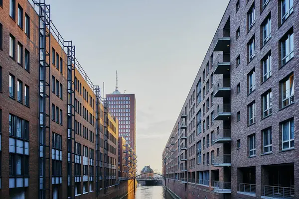 Canal Agua Entre Filas Edificios Apartamentos — Foto de Stock