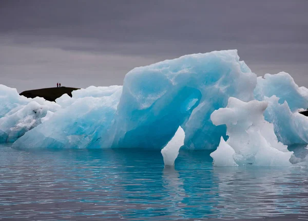 Glaciärer Flyter Sjön Selektiv Fokus — Stockfoto