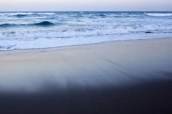 Sea Waves Sandy Beach Dusk — Stock Photo, Image