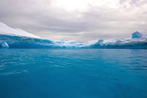 Gelo floe no Oceano Antártico — Fotografia de Stock