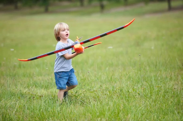 Chico Jugando Con Juguete Avión Aire Libre —  Fotos de Stock