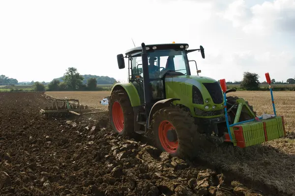 Agriculteur Conduite Tracteur Travers Les Champs — Photo