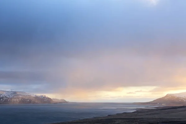 Uitzicht op fjord en water — Stockfoto