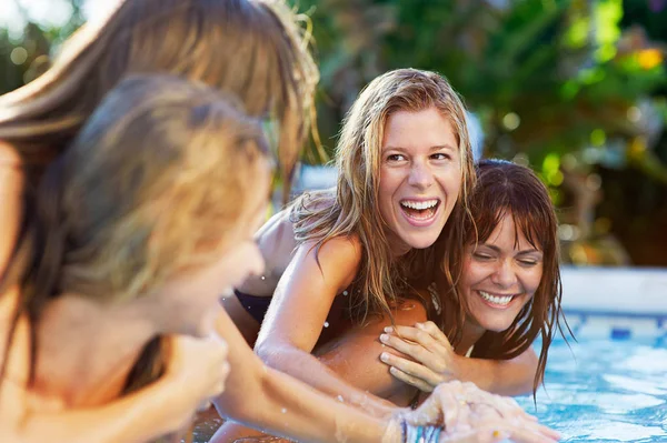 Girls Playing Swimming Pool — Stock Photo, Image