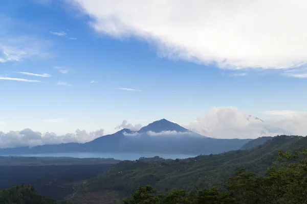 Vista Panoramica Della Montagna Vulcanica Sotto Cielo Blu — Foto Stock