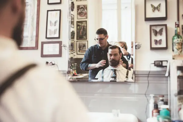 Shoulder View Barber Preparing Client Barber Shop — Stok fotoğraf