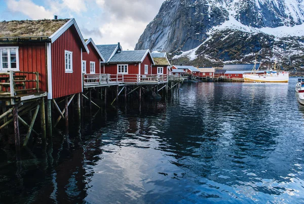 Widok Wioski Rybackiej Reine Ocean Norwegia — Zdjęcie stockowe