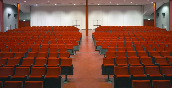 Reihen Roter Stühle Leeren Zuschauerraum — Stockfoto