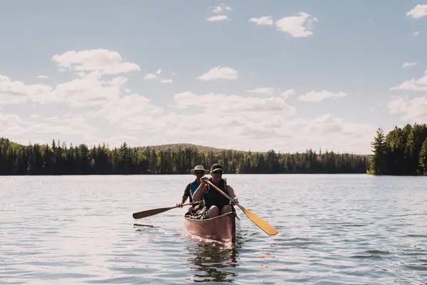 Scenic View Senior Couple Canoeing Lake — Stock Photo, Image
