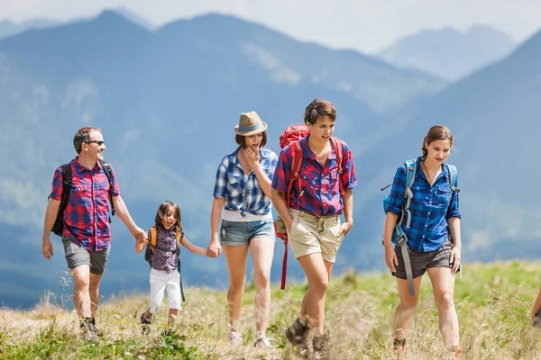 Group Friends Hiking Tyrol Austria — Stock Photo, Image