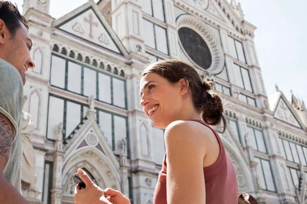 Mężczyzna Kobieta Poza Kościół Santa Croce Piazza Santa Croce Florencja — Zdjęcie stockowe