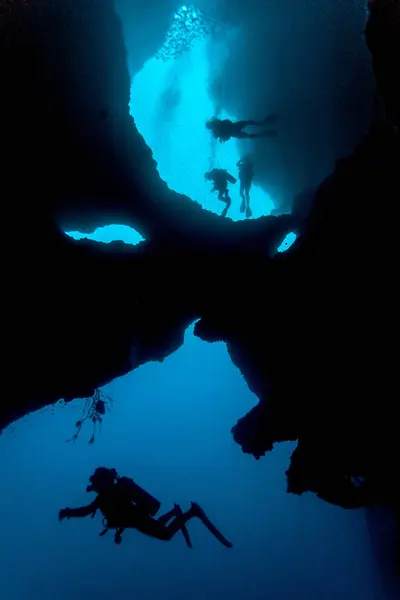 Diver Swimming Cave System Moalboal Cebu Φιλιππίνες — Φωτογραφία Αρχείου