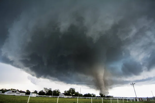 Gewitterwolke Und Tornado Auf Dem Land — Stockfoto