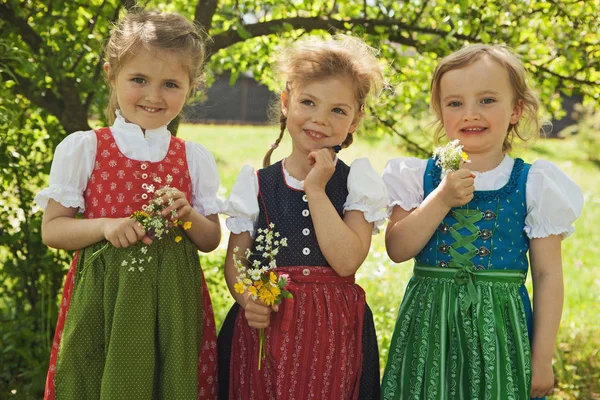 Flickor Traditionella Bayerska Kläder — Stockfoto