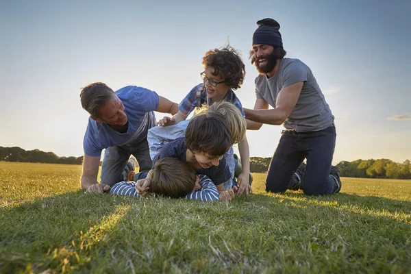 Family Enjoying Outdoor Activity Park Sunset — Stock Photo, Image