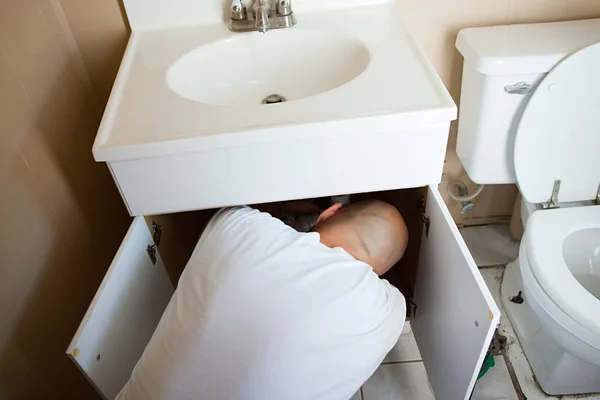 Dikiz Tesisatçı Banyo Lavabo Tamiri — Stok fotoğraf