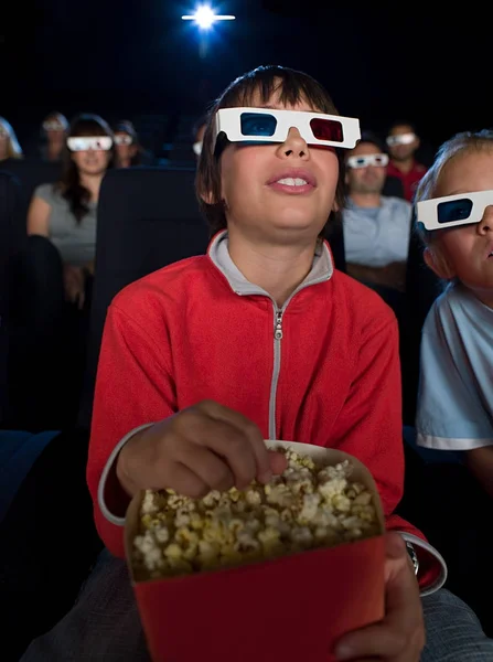 3D映画を見ている男の子 — ストック写真